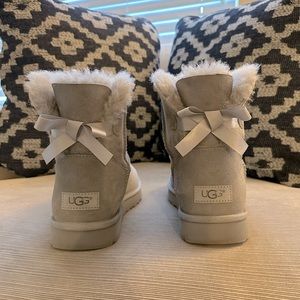 Women’s Ugg size 10 light gray Mini Bailey Bow II boots